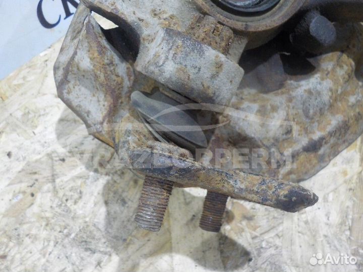 Кулак поворотный передний правый Toyota Carina