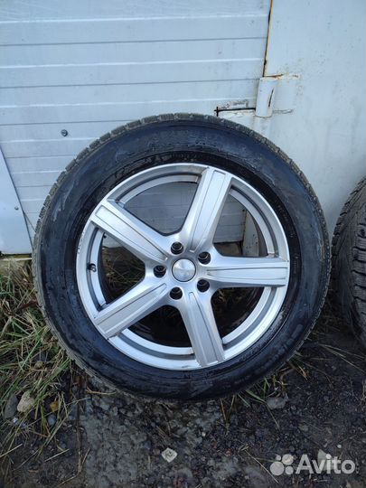 Nokian Tyres Hakkapeliitta R2 SUV 225/60 R18