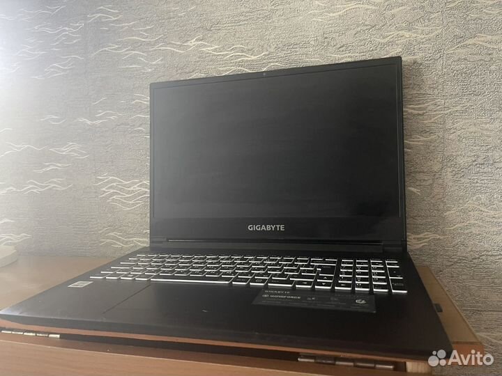 Ноутбук gigabyte