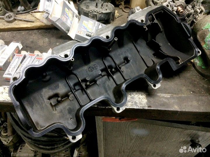 Клапаная крышка на Мерседес М112 2,6