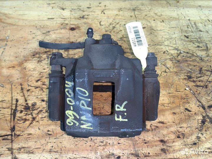 Суппорт передний правый Toyota Porte NNP10 2nzfe