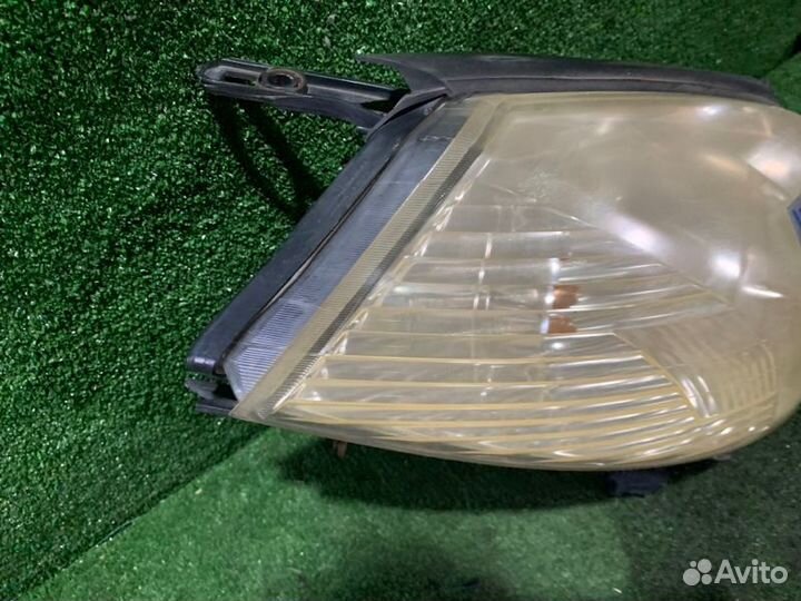 Фара передняя правая Nissan Wingroad WFY11