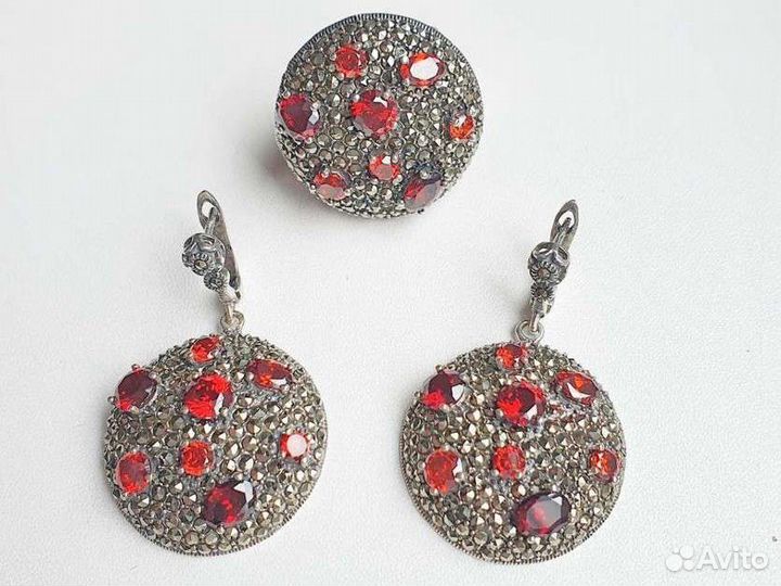 Серебряный комплект с гранатами