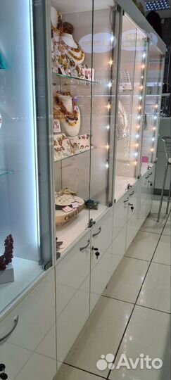 Торговое оборудование, витрины и шкафы б/у