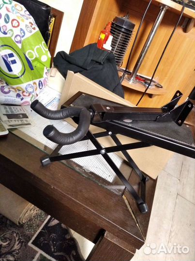 Стойка для гитары с держателем и фиксатором грифа