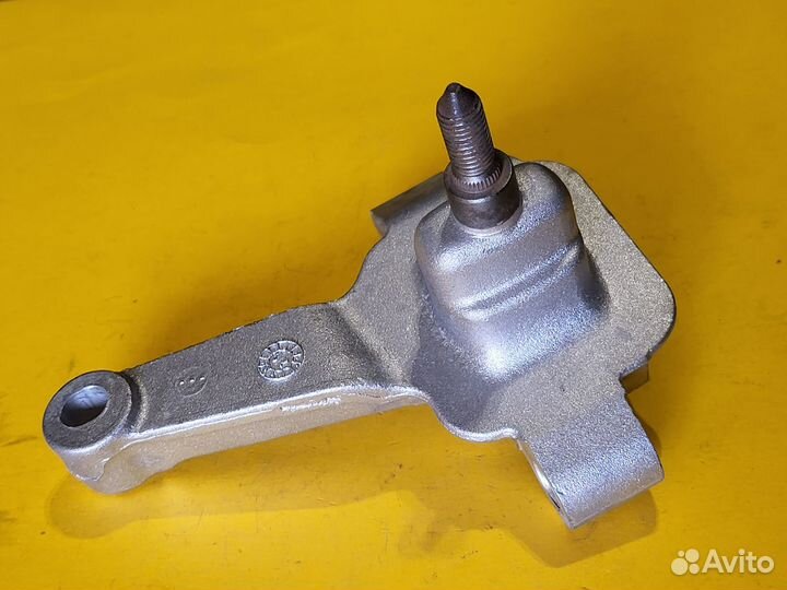 Опора (кронштейн) коробки передач Renault Duster