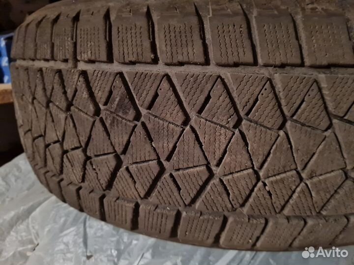Bridgestone Blizzak DM-V2 235/55 R19