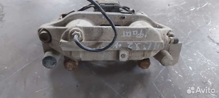 Суппорт тормозной передний на Volkswagen Phaeton