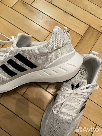 Кроссовки adidas