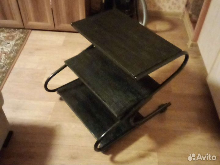 Столик для аппаратуры