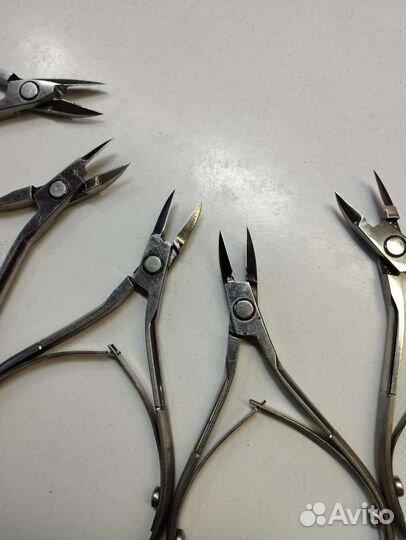 Заточка маникюрного инструмента у нас в офисе