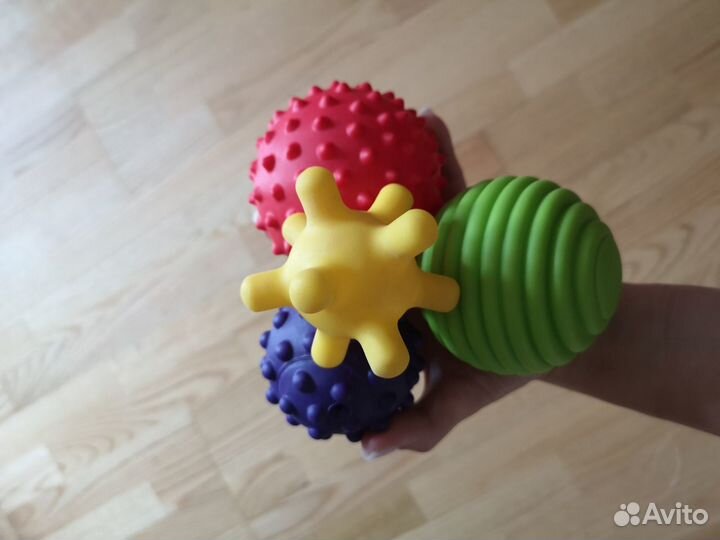 Первые игрушки для малыша