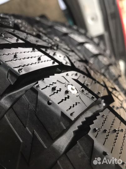 Bridgestone Blizzak Ice 215/65 R17