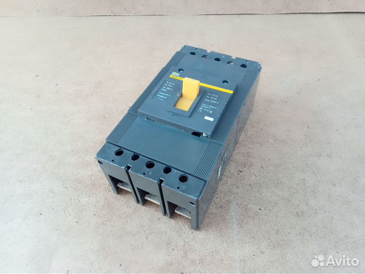 Выключатель трехполюсный IEK ва88-37 315А