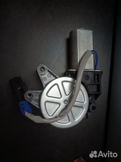 Моторчик стеклоподъемника калина левый