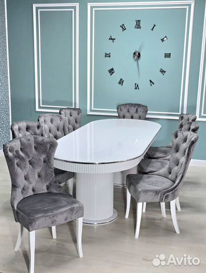 Стол и стулья
