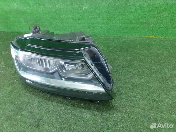 Фара правая Volkswagen Tiguan