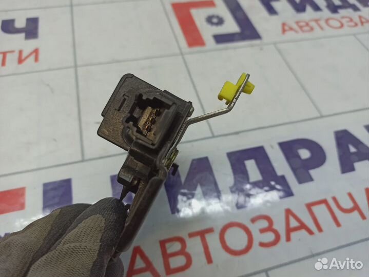 Замок багажника Nissan Tiida (C11) 84631-EL100