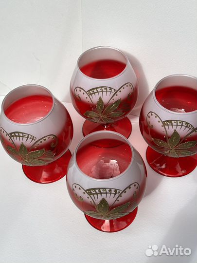 Бокалы + рюмки из красного стекла