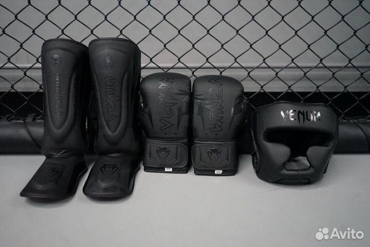 Комплект venum elite перчатки шлем защита ног