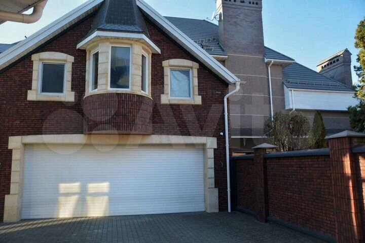 Дом 390 м² на участке 8,5 сот.