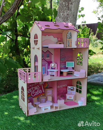 Кукольный домик с мебелью