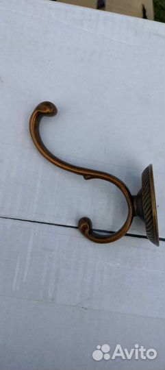 Крючок мебельный