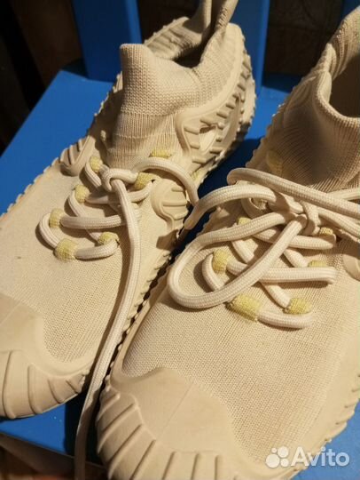 Кроссовки женские