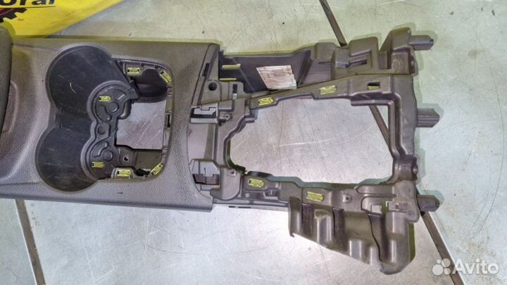 Консоль центральная с подлокотником Ford Focus 3