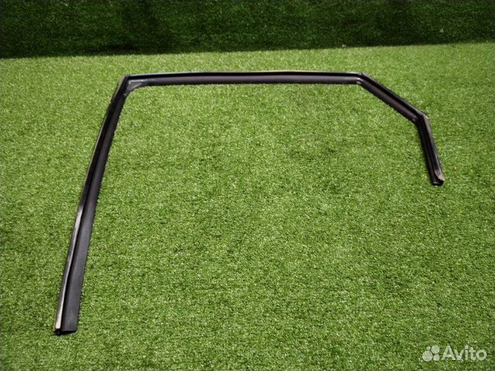 Уплотнитель стекла двери задний левый Kia Ceed JD