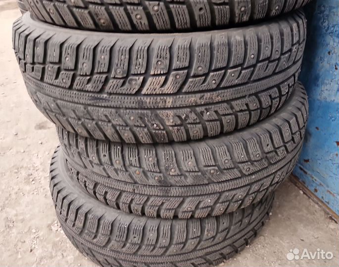 Kumho I'Zen KW22 215/65 R16 98T