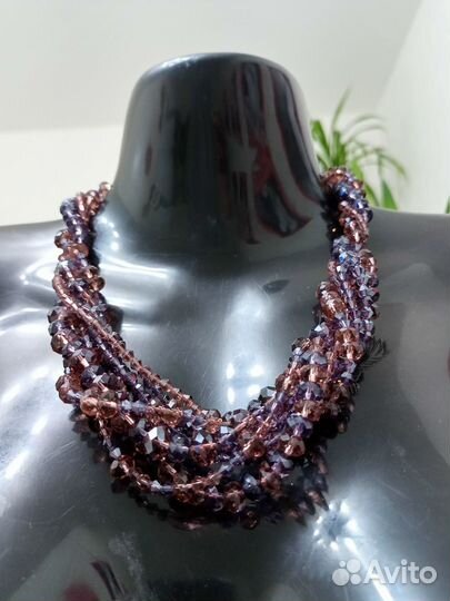 Колье классического дизайна Читать описание