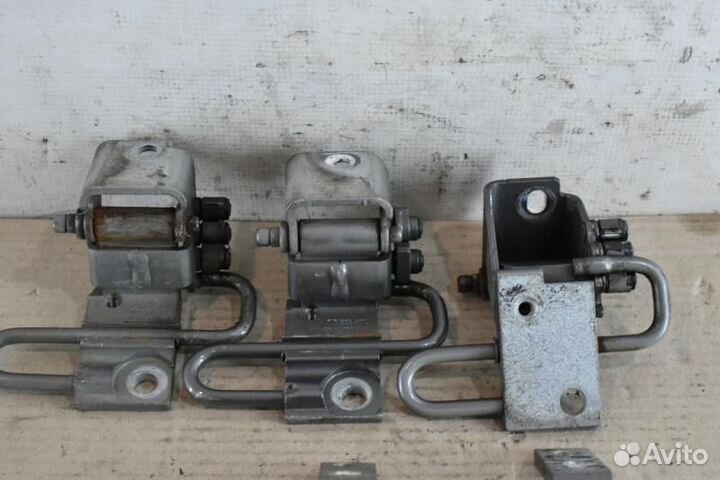 Петли дверей Volkswagen Touran 1 поколение