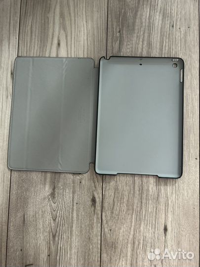 Чехол на iPad 9.7 2017/2018 кожаный