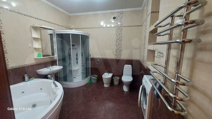 2-к. квартира, 108 м², 5/17 эт.