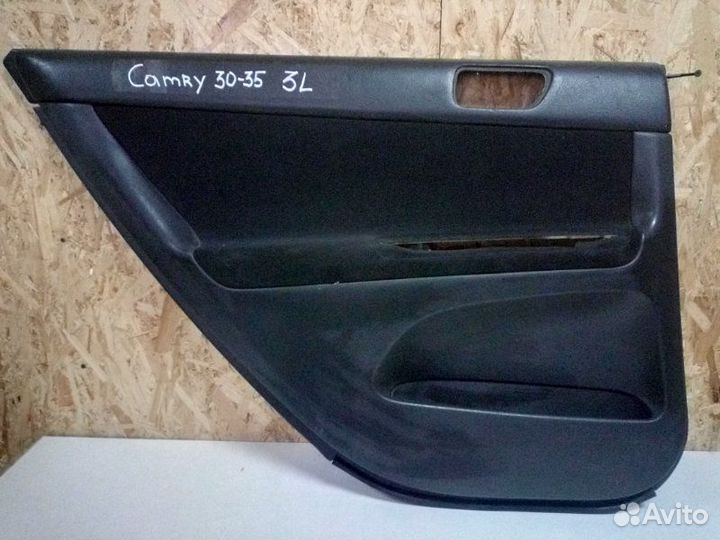 Обшивка двери задняя левая Toyota Camry V30 2.4