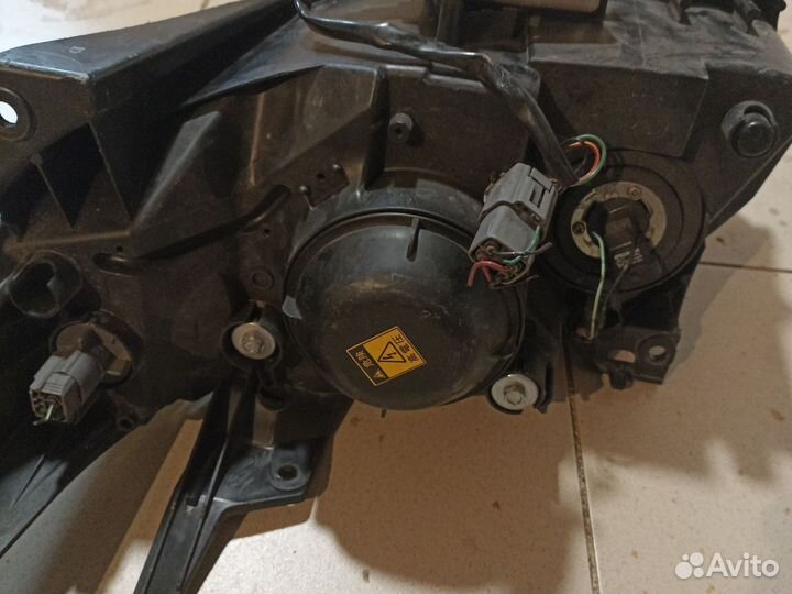 Фара Mazda Mpv LW3W L3 Xenon правая