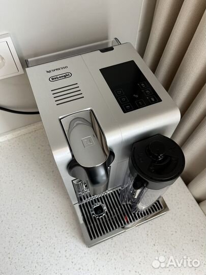 Кофемашина Nespresso DeLonghi Lattissima Pro