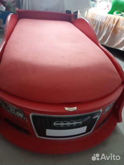 Детская кровать машинка с матрасом бу