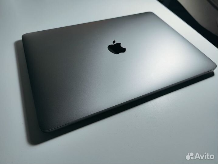 Продам Macbook Pro 13 2017 А1706 с Touch Bar
