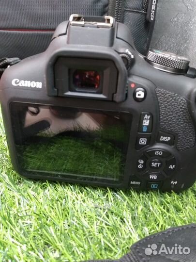 Фотоаппарат - Canon 2000D