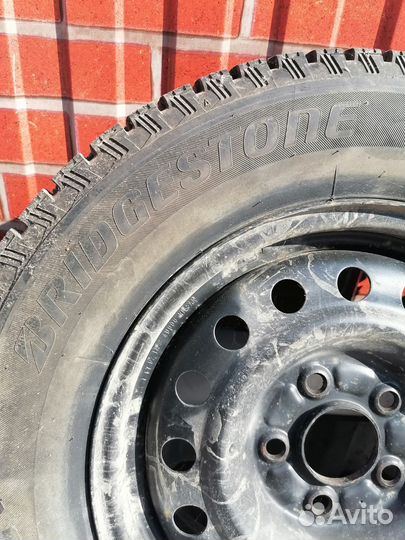 Bridgestone Blizzak Ice 215/65 R15 96