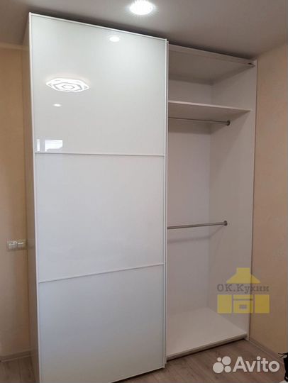 Зеркальный шкаф