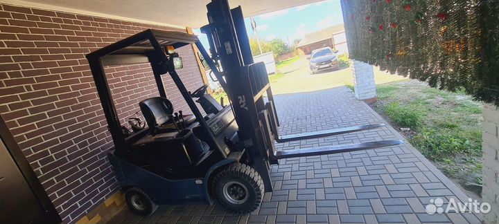 Вилочный погрузчик Nissan P1F1A15D, 2017