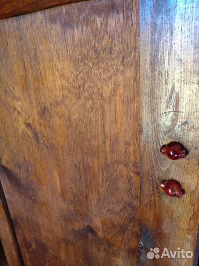 Старинный шкаф