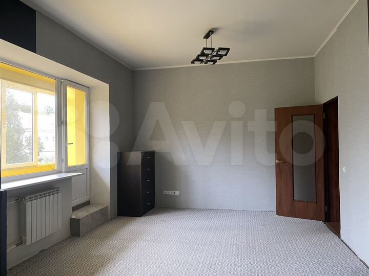 2-к. квартира, 70 м², 2/2 эт.