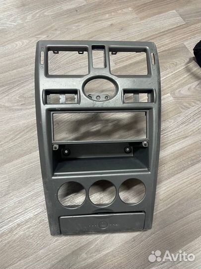 Консоль на priora 1