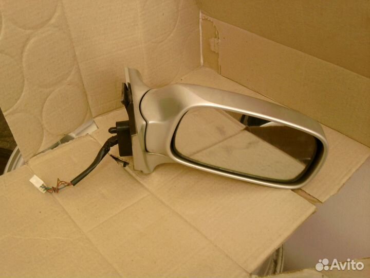 Зеркало правое Toyota opa