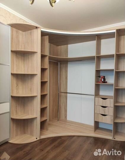 Радиусный угловой шкаф купе на заказ