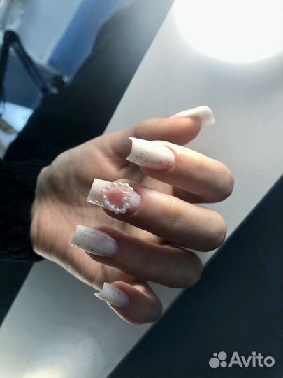 Модель на маникюр/ педикюр / наращивание ногтей
